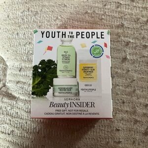 Youth to the People Skincare Set - Green and White